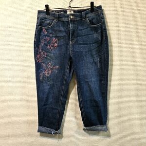D/C Jeans Sz 14 Women's Cropped Distressed  Blue Jeans with Floral Embroidery